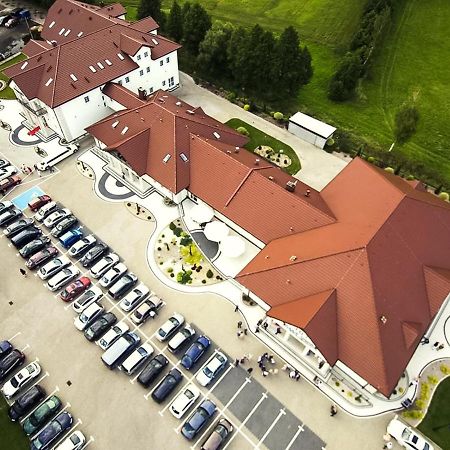 Bialy Dwor Bed & Breakfast Rychwal Exterior photo