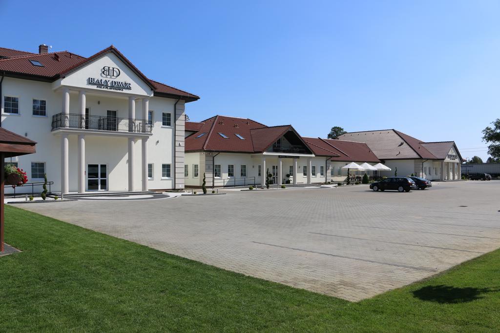 Bialy Dwor Bed & Breakfast Rychwal Exterior photo