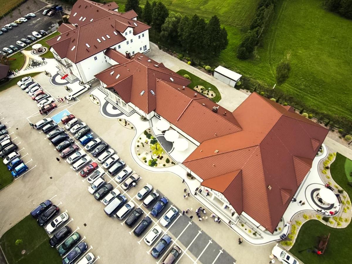 Bialy Dwor Bed & Breakfast Rychwal Exterior photo